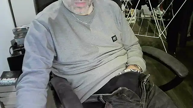 Snapshot of Chrisprngr chatting on January 12, 2026, 9:42 pm Chrisprngr online show from January 12, 2026, 9:42 pm