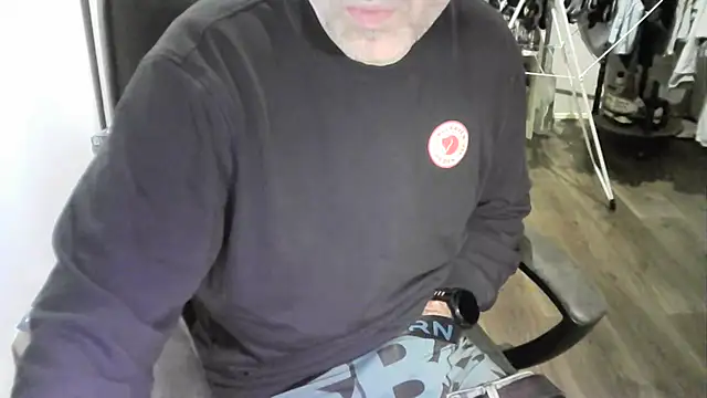 Snapshot of Chrisprngr chatting on March 5, 2026, 9:44 pm Chrisprngr online show from March 5, 2026, 9:44 pm