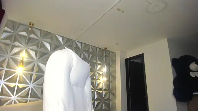 Snapshot of hellen_tease chatting on December 19, 2025, 12:34 pm hellen tease online show from December 19, 2025, 12:34 pm