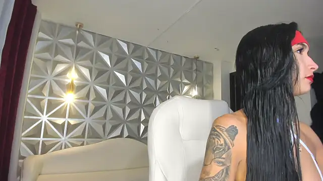 Snapshot of hellen_tease chatting on December 22, 2025, 12:46 pm hellen tease online show from December 22, 2025, 12:46 pm