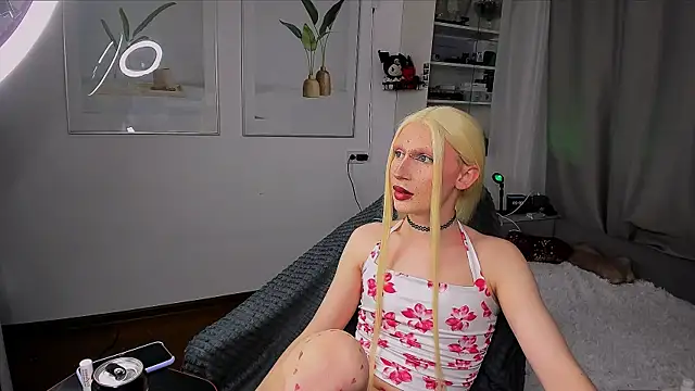 yoi mika online show from December 1, 2025, 9:09 pm