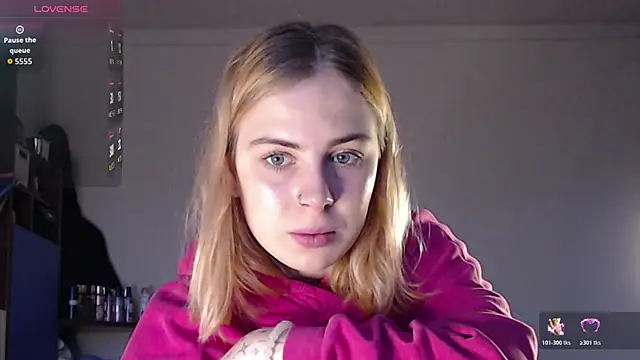 Snapshot of Alismoona chatting on November 27, 2025, 8:27 am Alismoona online show from November 27, 2025, 8:27 am