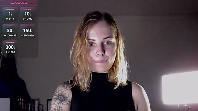 Snapshot of Alismoona chatting on December 2, 2025, 1:39 pm Alismoona online show from December 2, 2025, 1:39 pm