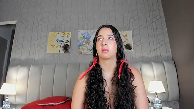 BellaSwwan online show from September 20, 2025, 1:23 pm