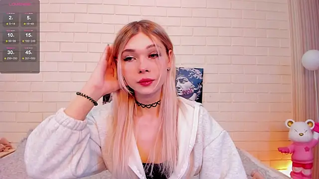 Blondy Fina online show from December 1, 2025, 4:17 am