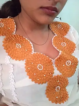 Neha Tyagi online show from November 2, 2025, 5:21 am