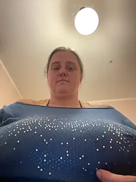 vaccabbw online show from November 5, 2025, 4:07 pm