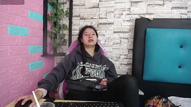 maily can online show from November 24, 2025, 1:11 pm