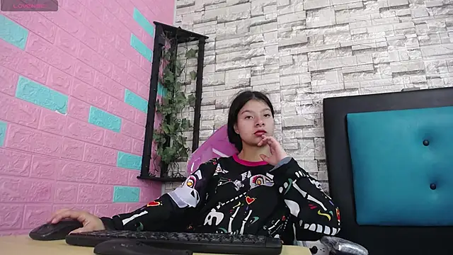 maily can online show from November 25, 2025, 12:49 pm