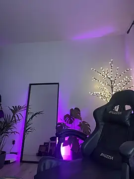 Snapshot of HATSUNE__ chatting on December 14, 2025, 8:24 pm HATSUNE online show from December 14, 2025, 8:24 pm