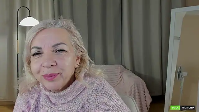 Snapshot of LiliaMoons chatting on December 2, 2025, 10:20 am LiliaMoons online show from December 2, 2025, 10:20 am