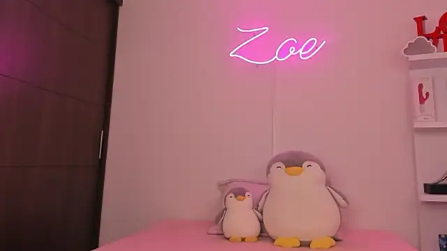 zoecams1 online show from April 16, 2026, 9:39 pm