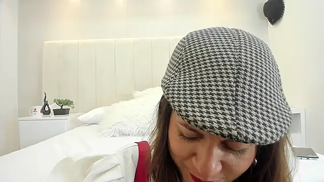 Snapshot of julieth_var_ chatting on September 27, 2025, 1:16 pm julieth var  online show from September 27, 2025, 1:16 pm