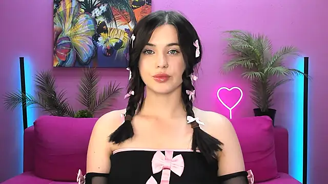 lil angel  online show from September 23, 2025, 2:09 pm