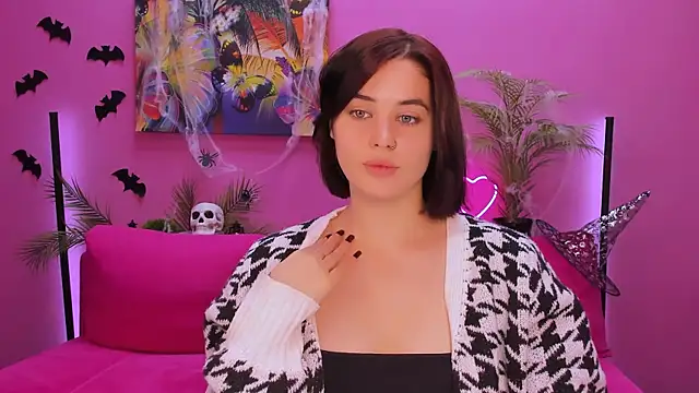 lil angel  online show from November 5, 2025, 12:27 pm