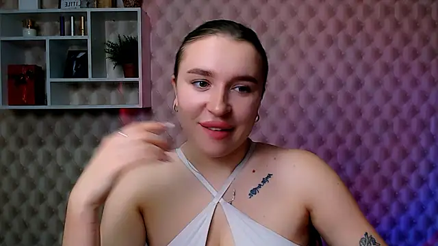 Snapshot of JuliaTopp_ chatting on December 5, 2025, 8:45 am JuliaTopp online show from December 5, 2025, 8:45 am