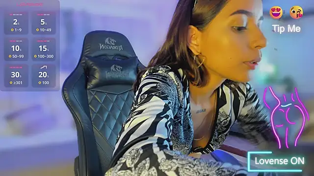 mia rousse25 online show from January 17, 2026, 2:33 pm