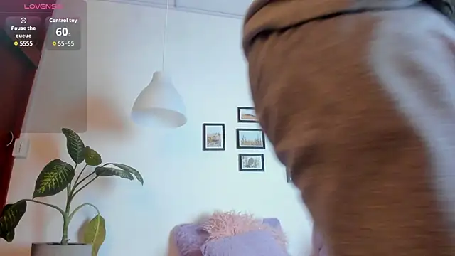 Coco joness online show from November 9, 2025, 7:56 pm