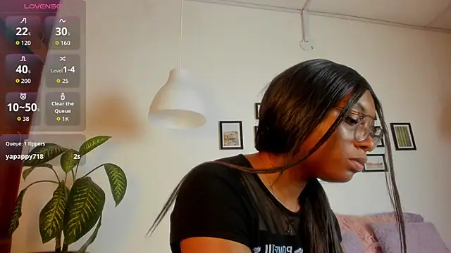 Coco joness online show from November 15, 2025, 7:43 pm