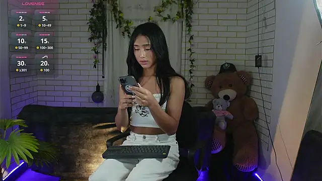 ashley winhouse online show from September 20, 2025, 2:01 am