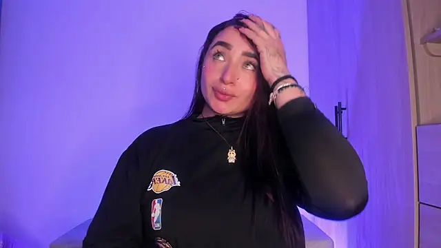 scarlett Collinss online show from November 19, 2025, 5:07 am