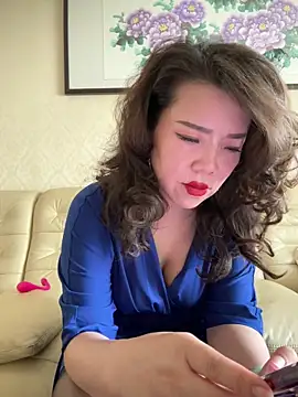 anna yngs online show from May 13, 2026, 1:58 am