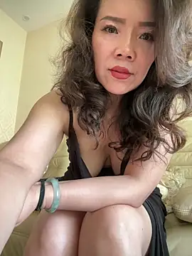 anna yngs online show from May 19, 2026, 4:08 am