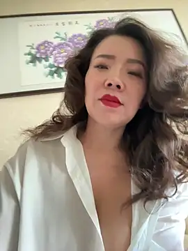 Snapshot of anna_yngs chatting on June 3, 2026, 1:52 am anna yngs online show from June 3, 2026, 1:52 am