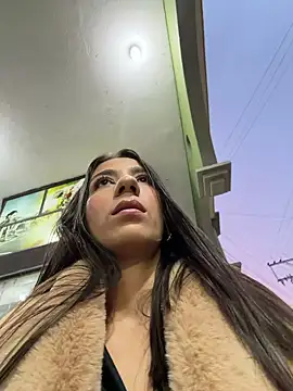 -juicy  online show from March 8, 2026, 11:08 pm