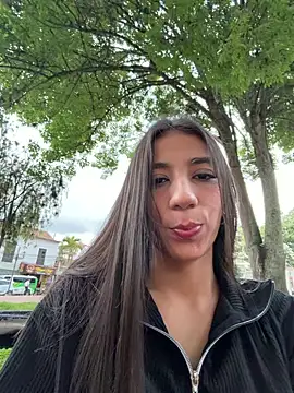 -juicy  online show from April 9, 2026, 10:48 pm