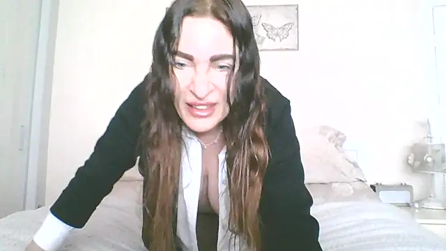 Snapshot of EllaKent chatting on April 15, 2026, 8:43 am EllaKent online show from April 15, 2026, 8:43 am