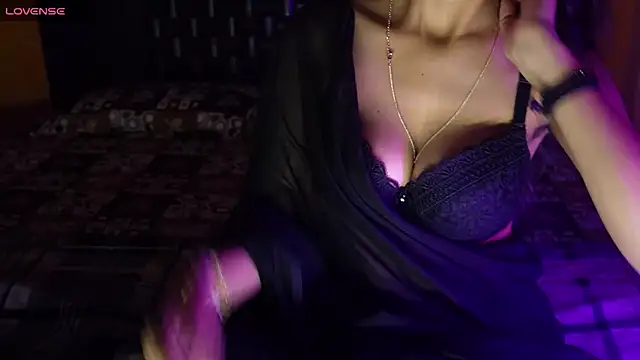 Snapshot of NidhiChandra chatting on October 9, 2025, 5:00 pm NidhiChandra online show from October 9, 2025, 5:00 pm