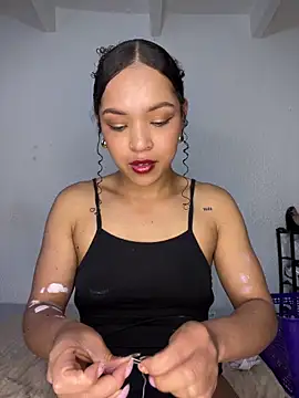 Yasmin777  online show from December 20, 2025, 9:55 pm