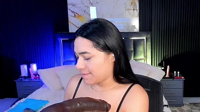 Issafoxx online show from November 16, 2025, 12:05 am