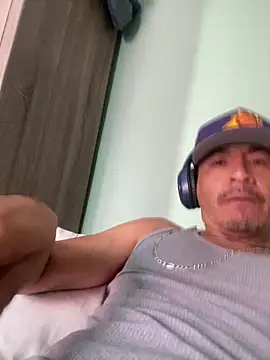 Snapshot of Chillo956 chatting on December 19, 2025, 8:27 pm Chillo956 online show from December 19, 2025, 8:27 pm