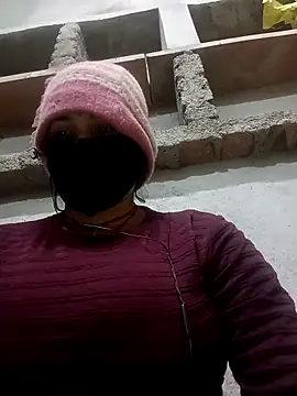 USER-MAYA online show from December 5, 2025, 4:36 pm