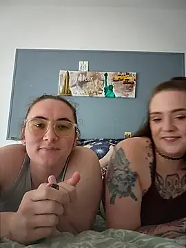 Snapshot of AndHerXO chatting on May 15, 2026, 4:03 pm AndHerXO online show from May 15, 2026, 4:03 pm