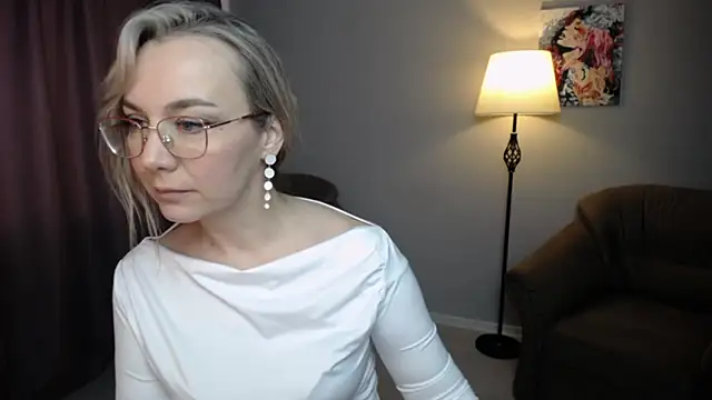 Ava Elior online show from January 19, 2026, 10:30 am