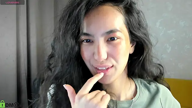 FlirtyAura online show from December 15, 2025, 3:44 am