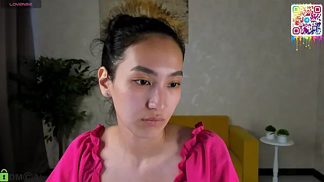 FlirtyAura online show from May 5, 2026, 11:40 am