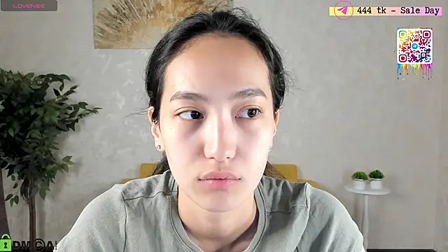 FlirtyAura online show from May 14, 2026, 3:46 am