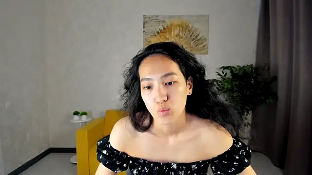 FlirtyAura online show from May 18, 2026, 3:35 am