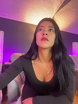 BellaFernandez   online show from May 20, 2026, 1:28 pm