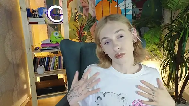 BarbieRichy online show from September 25, 2025, 12:31 pm