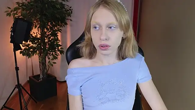 BarbieRichy online show from October 16, 2025, 6:36 am