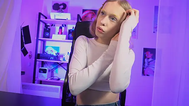 BarbieRichy online show from October 18, 2025, 5:21 am