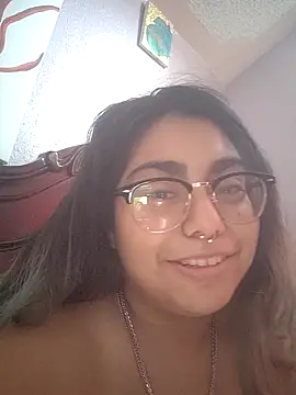 Lovelyrainn online show from November 18, 2025, 5:17 pm