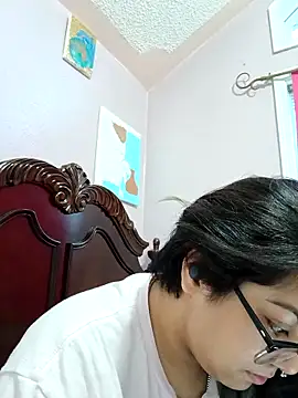 Lovelyrainn online show from December 21, 2025, 1:29 pm