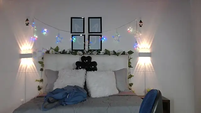 Megan 05  online show from February 17, 2026, 3:19 pm