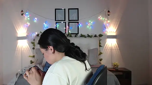 Megan 05  online show from March 16, 2026, 6:34 pm